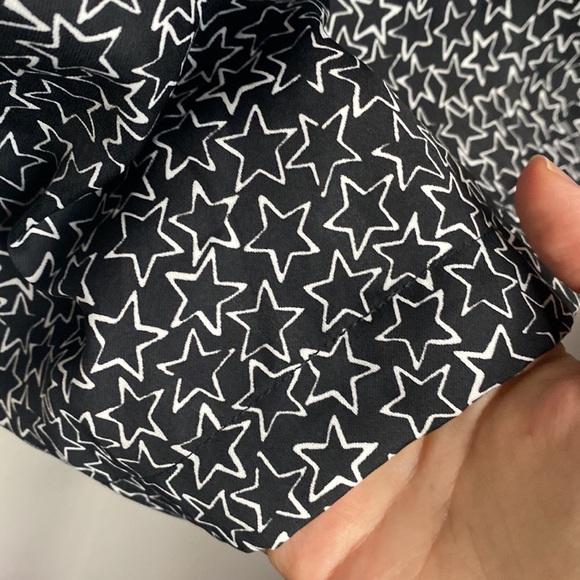 Gap black star printed sleeveless drapey top size XS - Picture 7 of 10